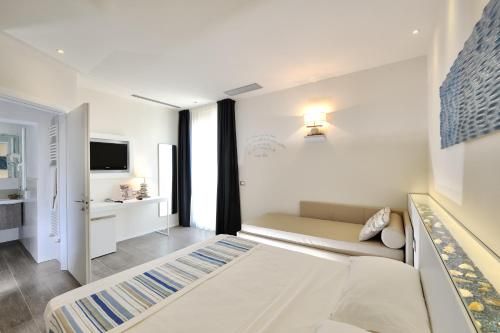 Superior Quadruple Room image 10