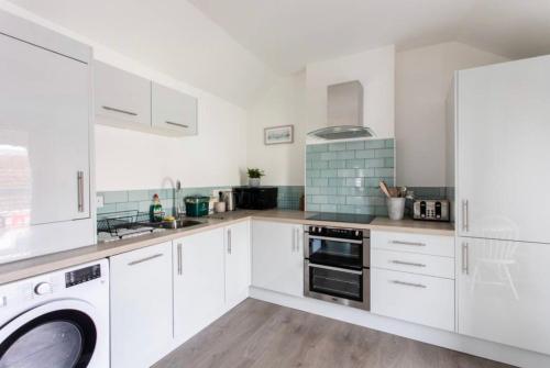 Beautiful Two Bed Mumbles Flat - with parking space