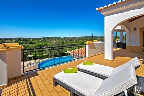  Lagos Villa Sleeps 10 Pool Air Con WiFi in Arão