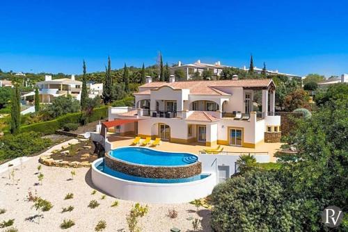  Lagos Villa Sleeps 10 Pool Air Con WiFi in Arão