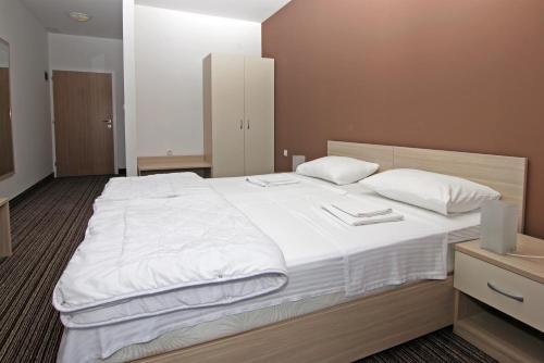 2 twin beds