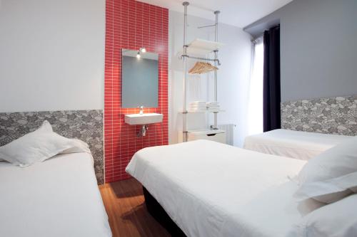 Hostal Nitzs Bcn - image 6