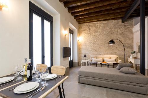 Oak & Sandstone Studio - Space Maison Apartments, Sevilla (Foto 2)