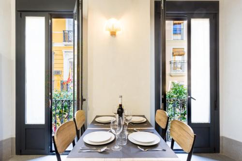 Oak & Sandstone Studio - Space Maison Apartments, Sevilla (Foto 8)