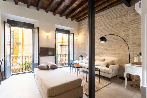 Oak & Sandstone Studio - Space Maison Apartments, Sevilla