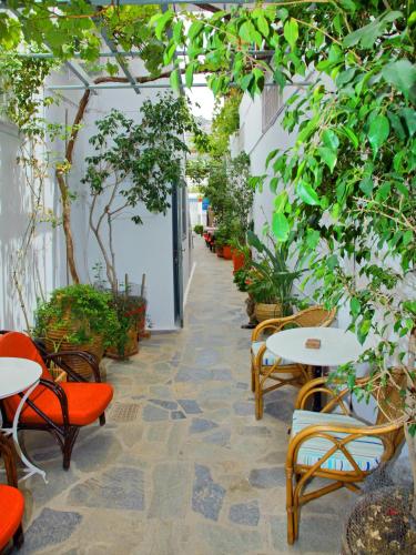 Glaros Guesthouse 3
