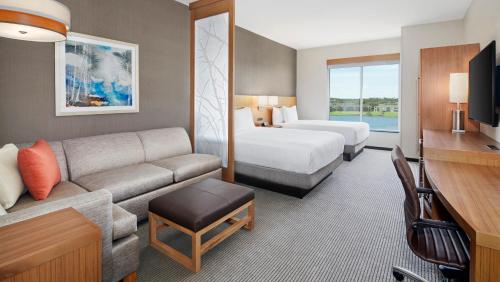 2 queen beds, 1 sofa bed