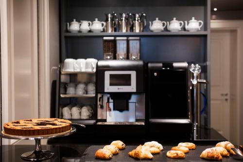 The Frame Hotel - image 2