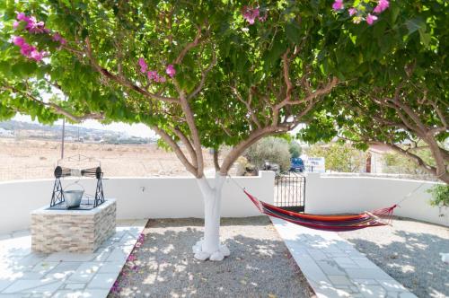 حديقة, Felicia's sun-side house in Kastraki