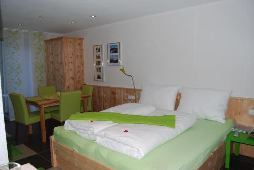 Apart Stotter - image 13