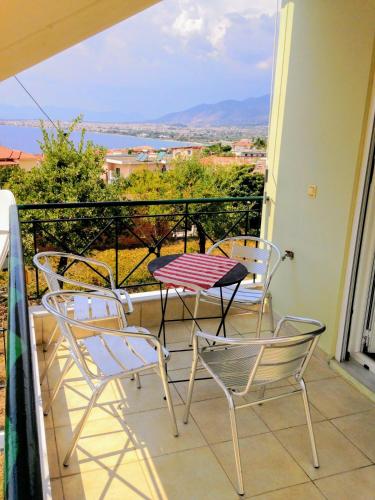 Näkymä, SEMIRAMIS SUITES with pool in Kalamata