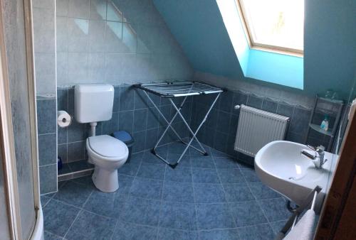 Bathroom, Kristaly Apartmanhaz in Vadkert
