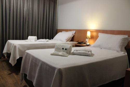 2 twin beds