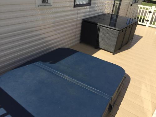 2 and 3 Bedroom caravans with Hot Tubs at tattershall in Tattershall