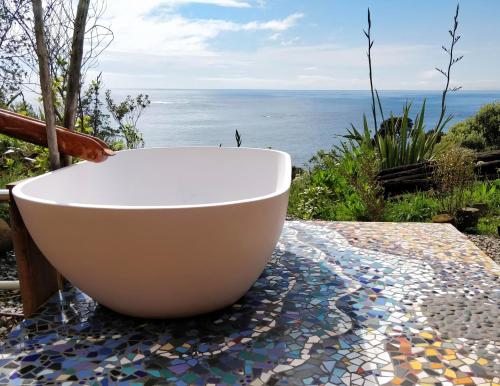 熱水浴缸, Knights in Residence in 杜都卡卡