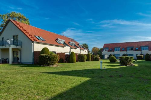 Hotelli välisilme, Kranich - Ferienwohnung mit Terrasse in Mellenthin