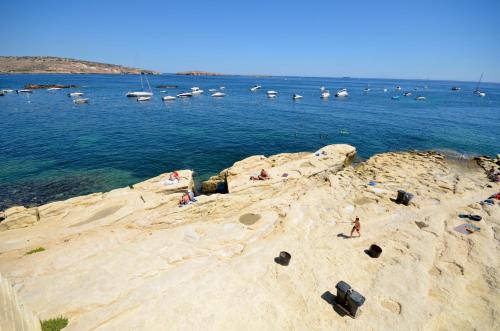 GetawaysMalta - SeaShells Apartment 11 with Terrace and Sea Views in Bugibba - image 10