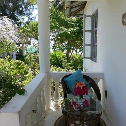 Driftwood Beach Lodge — Photo 3