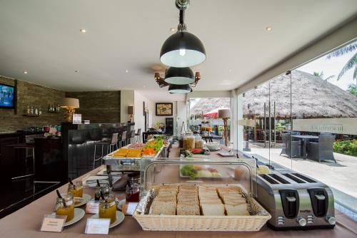 Food and beverages, The Beach Village Resort in Samroiyod