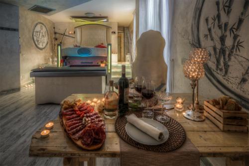 ซาวน่า, โรงแรมบัตเตอร์ฟลาย - วี สวีท (Hotel Butterfly - We Suite) in เวียเรจโจ