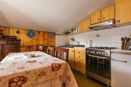 Kitchen, CENTRAL WOODEN CHALET WITH FOREST VIEW in Palu