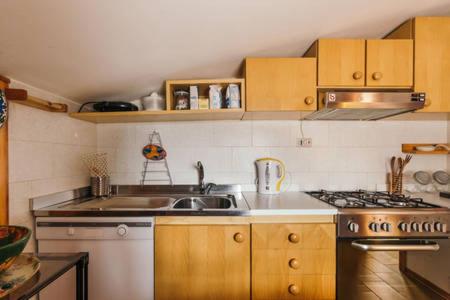 Kitchen, CENTRAL WOODEN CHALET WITH FOREST VIEW in Palu