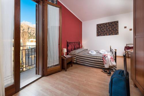 Double Room image 2