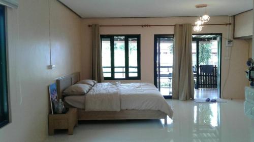 โฮมสเตย์ ยายหนั่น in Kaset Sombun