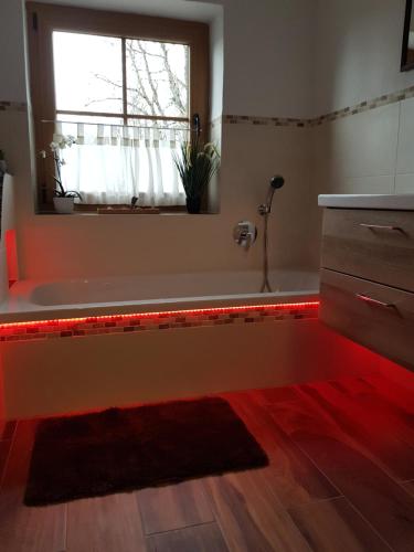 Kamar Mandi, Villa im Wald in Rosshaupten