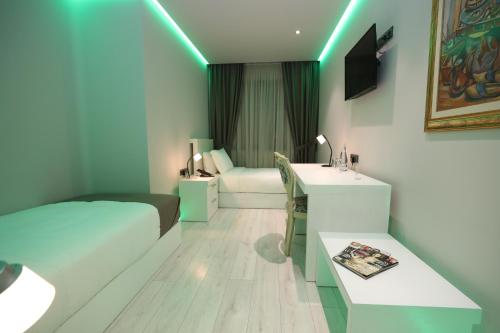 Metro Hotel Tirana - image 7