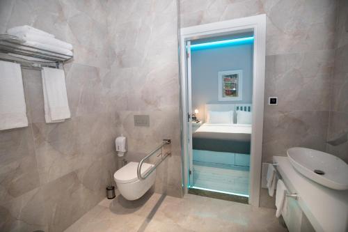 Metro Hotel Tirana - image 13