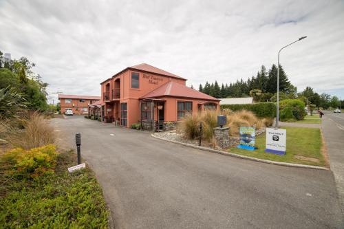 Red Tussock Motel - Accommodation - Te Anau