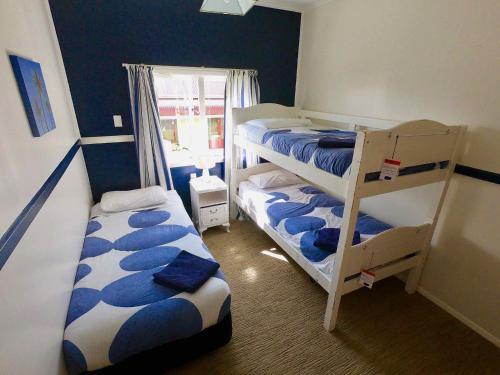 Ducks & Drakes Boutique Motel and Backpackers