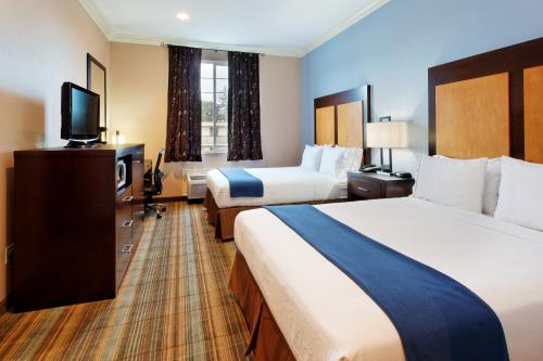 Standard Queen Room with Two Queen Beds and Mobility Accessible Roll-In Shower