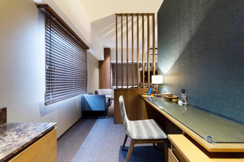 Deluxe Twin Room (4 adult) - Non-Smoking image 2