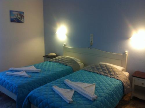2 twin beds