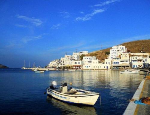 Beach, Tinos Suites & Apartments in Tinos