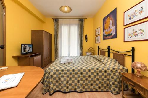 Single Room with Bathroom room in Hotel Halimeda
