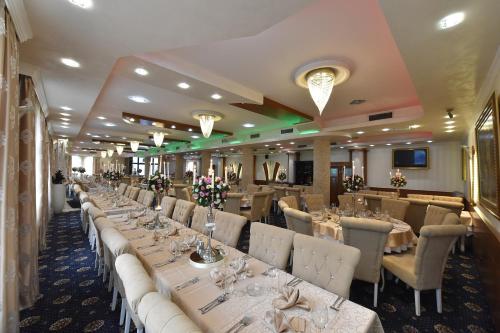 Étterem, Hotel Stari Krovovi in Veternicka Rampa