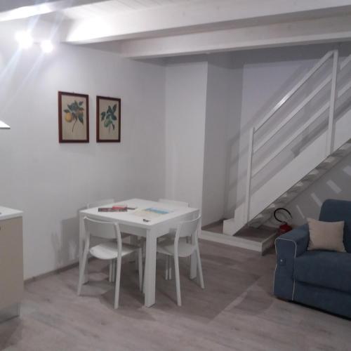 La Corte di Aci 5