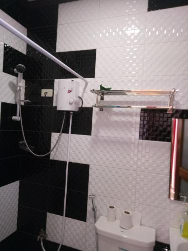 Bathroom, Aquilah Homestay in Coron