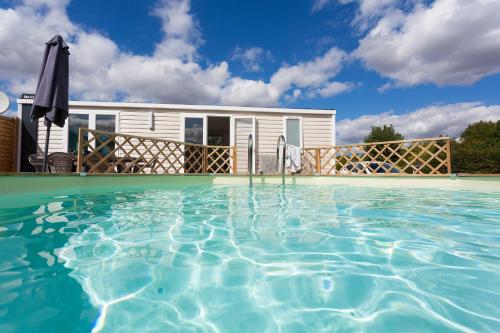 2 bedrooms, 4 beds