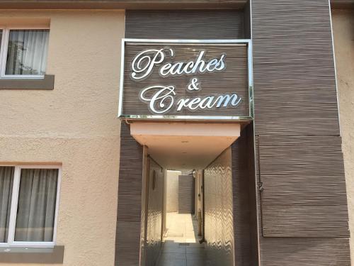 Entrance, Peaches & Cream Bed & Breakfast in Ladysmith