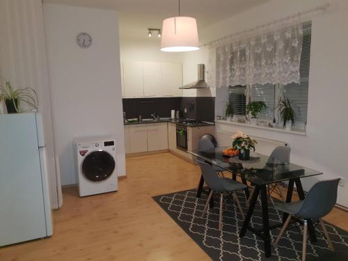 Kitchen, Apartman s terasou in Lazce