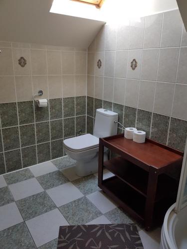 2 bedrooms, 5 beds