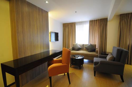 Imperial Palace Suites Image 10