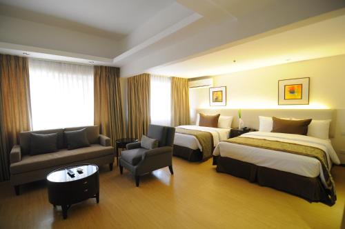 Imperial Palace Suites Image 6