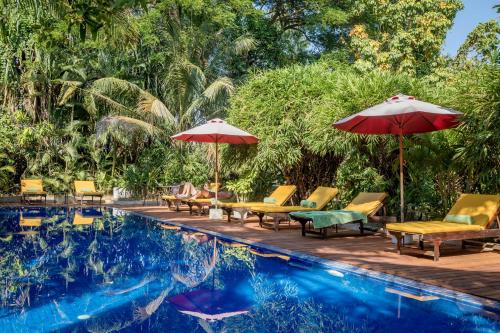 Swimming pool, Sambor Village Hotel in Kampong Thom