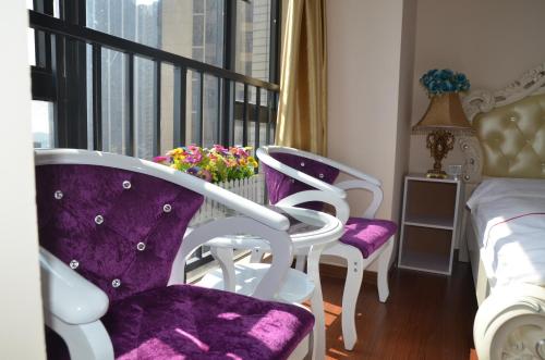 Feier Apartment Feier Apartment is perfectly located for both business and leisure guests in Guangzhou. The property offers a wide range of amenities and perks to ensure you have a great time. Service-minded staff wi