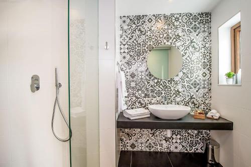 Viewpoint Boutique Living - image 6
